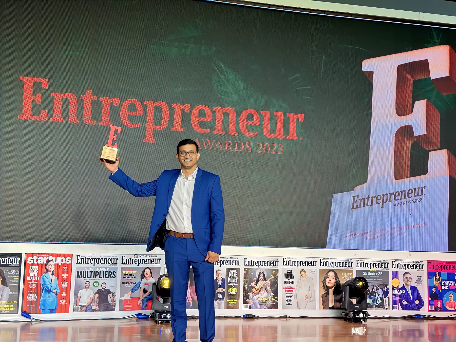 Vasumithra Therli holding the Best Digital Start-up of the Year trophy at Entrepreneur Awards 2023